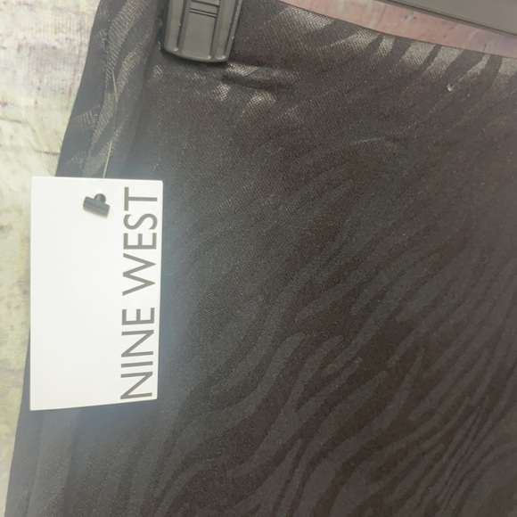Brand new Woman’s Nine West Pencil Skirt. Size 6. - Picture 7 of 16